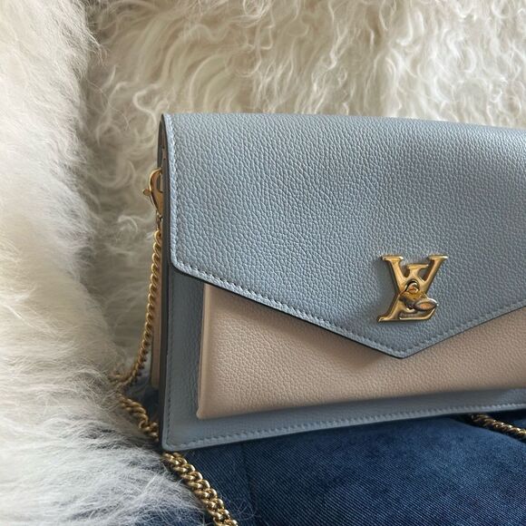 Louis Vuitton
Mylockme Chain Pochette - Picture 3 of 7